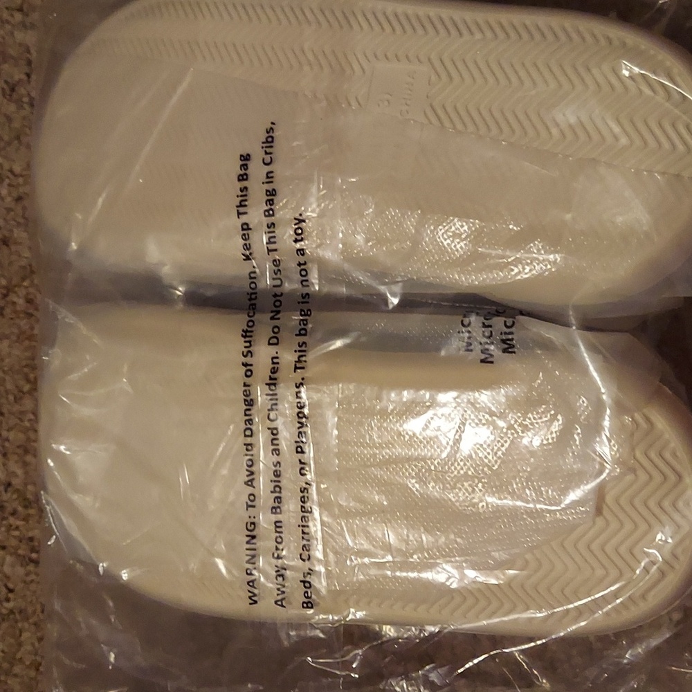 Cozy Gray Kids Slippers with Smiley Face - Picture 3 of 3